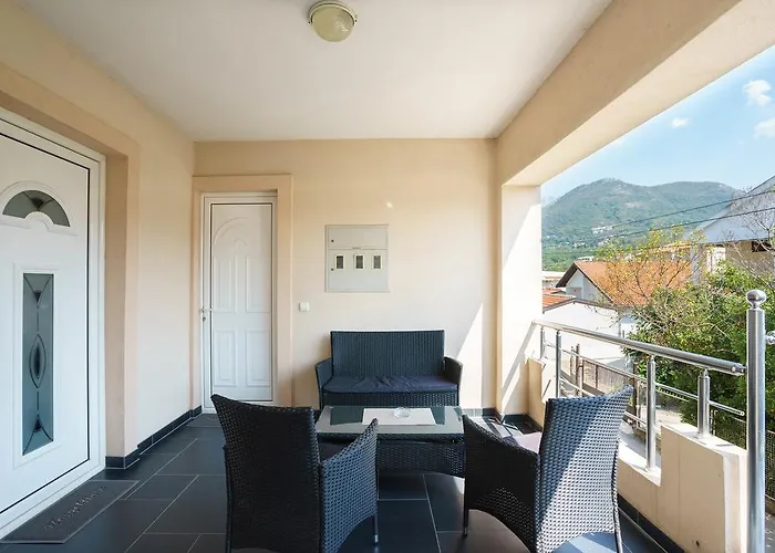 Apartments Lora