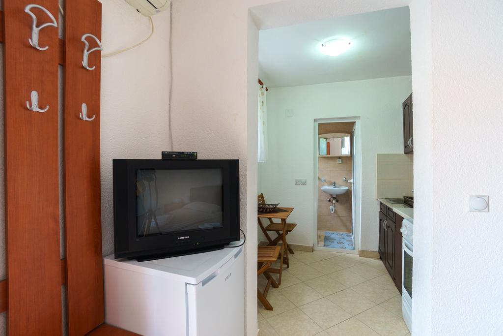 Apartment Lora Bar