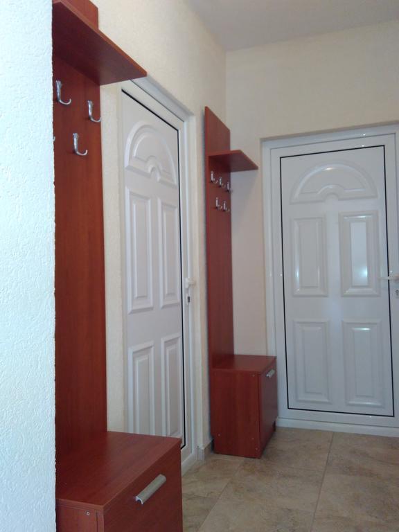 Apartment Lora *