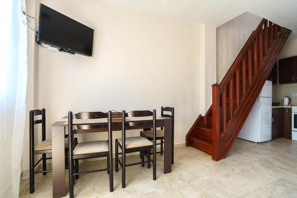 Apartment Lora Bar