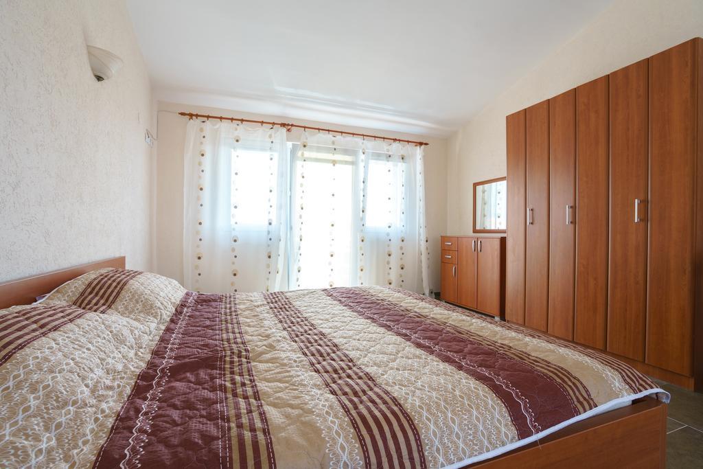 Apartment Lora *