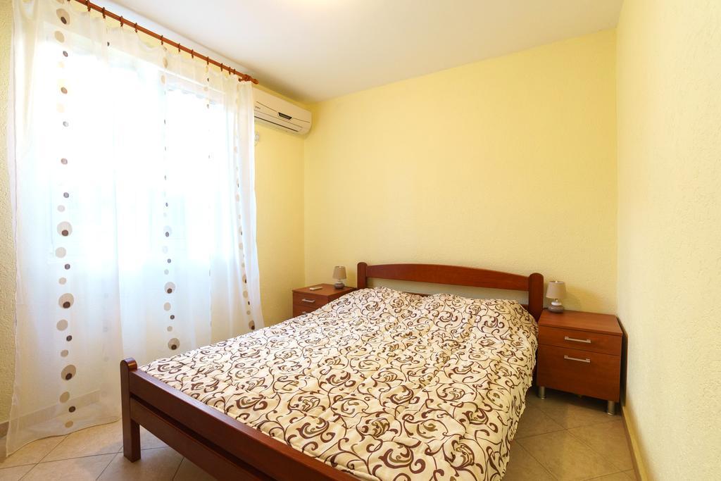 Apartment Lora