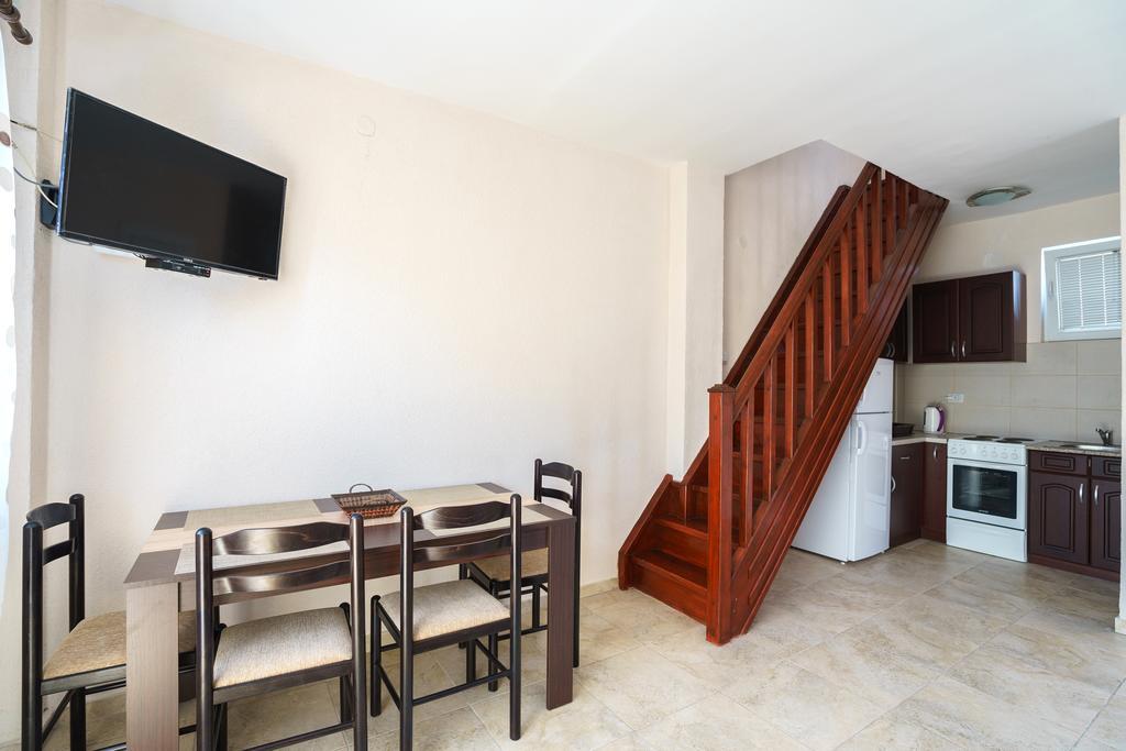 Lora Apartment